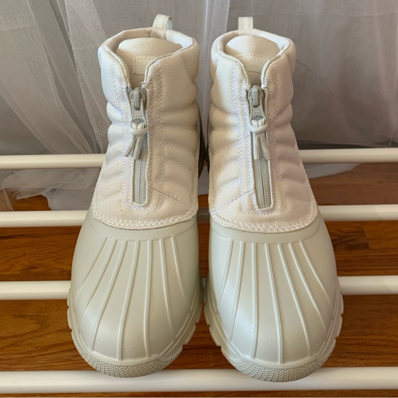 Sperry Women's Duck Float Zip
SeaCycled Boots New - Picture 8 of 13